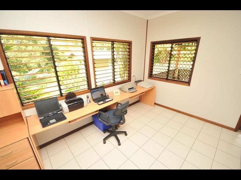 29 Cicero Close, Mooroobool QLD 4870