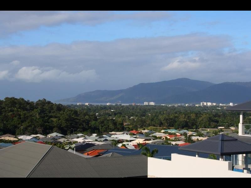 14 Trumpeter Street, Kanimbla QLD 4870