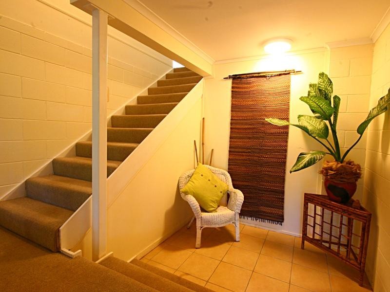 1 Mullins Street, Whitfield QLD 4870