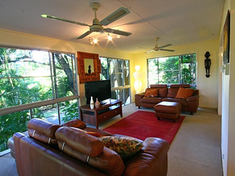 1 Mullins Street, Whitfield QLD 4870