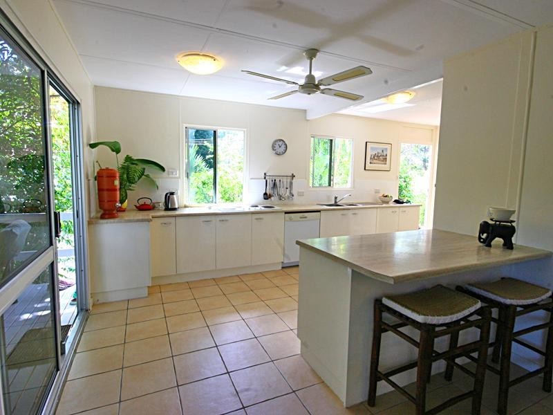 1 Mullins Street, Whitfield QLD 4870
