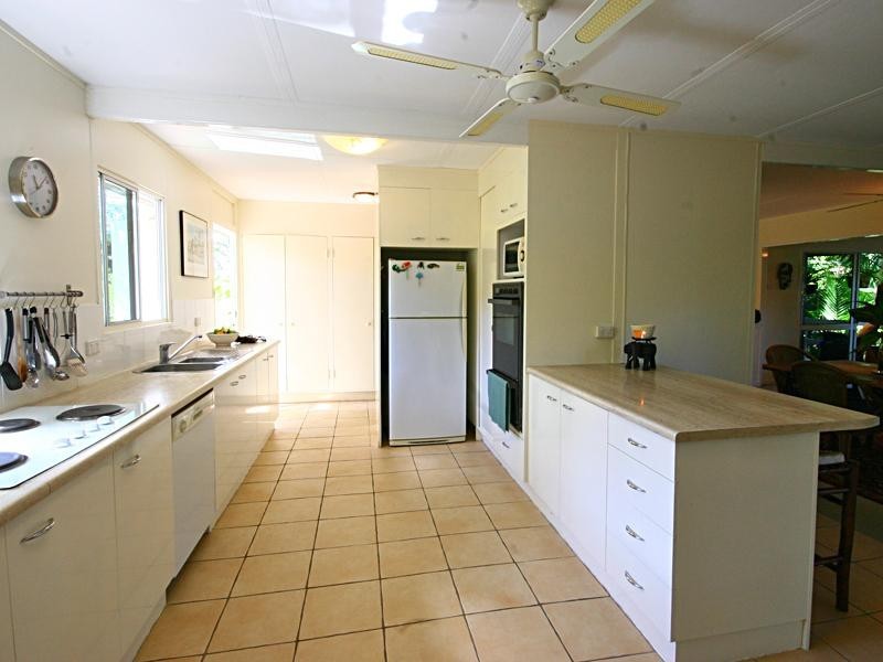 1 Mullins Street, Whitfield QLD 4870