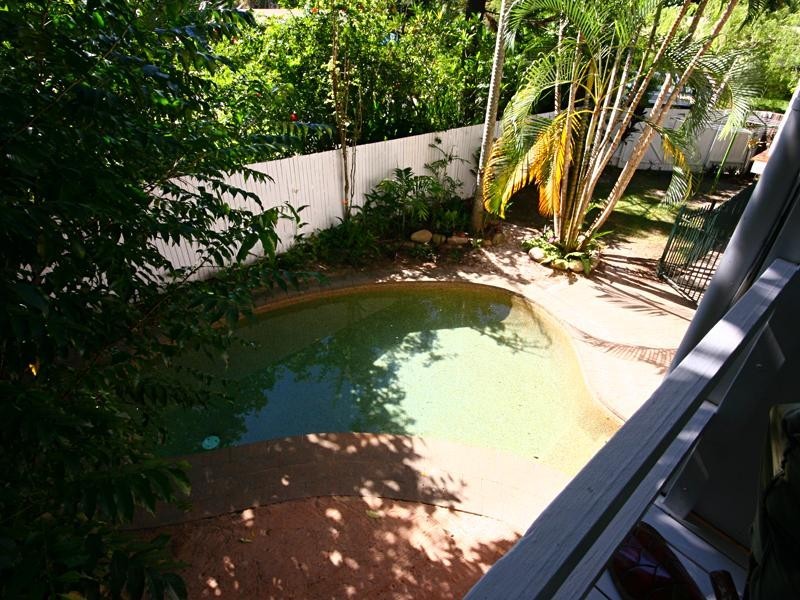 1 Mullins Street, Whitfield QLD 4870