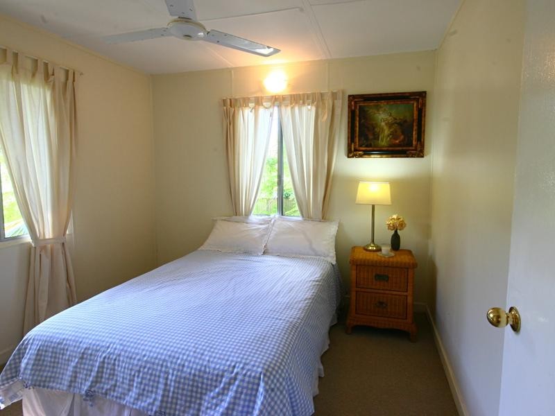 1 Mullins Street, Whitfield QLD 4870