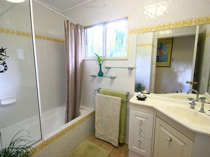 1 Mullins Street, Whitfield QLD 4870