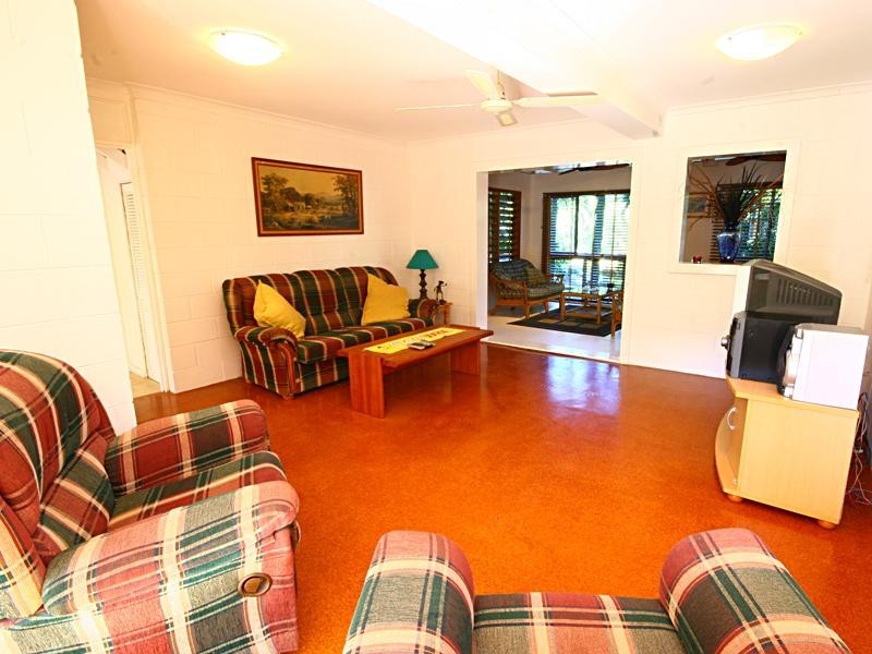 1 Mullins Street, Whitfield QLD 4870