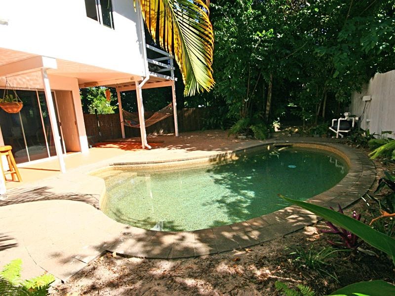 1 Mullins Street, Whitfield QLD 4870