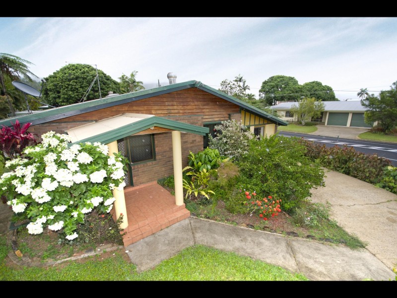 25  Angela Street, Woree QLD 4868