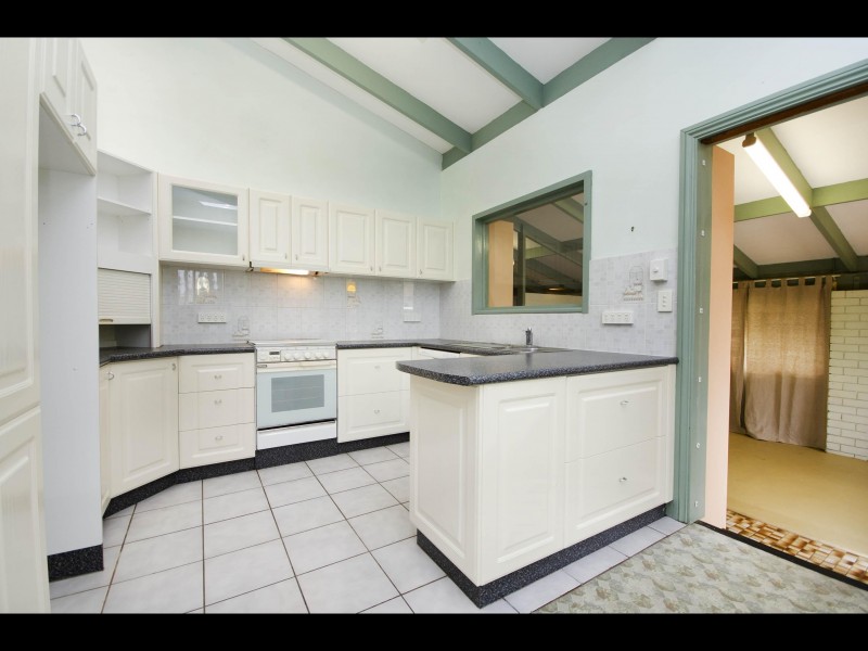 25  Angela Street, Woree QLD 4868