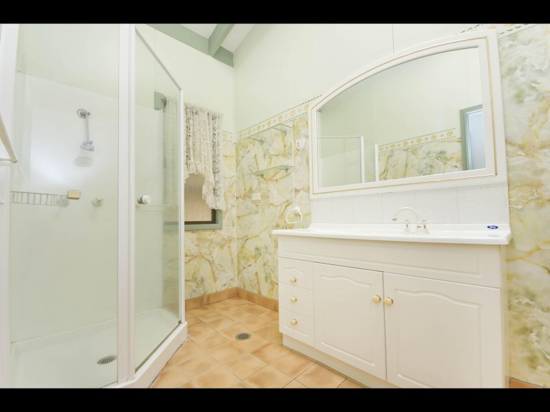 25  Angela Street, Woree QLD 4868