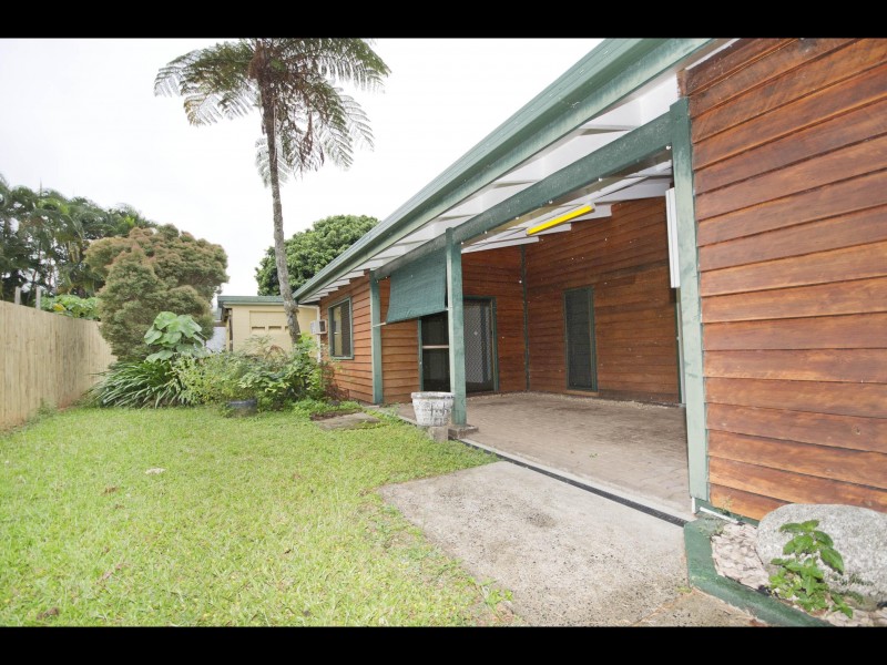 25  Angela Street, Woree QLD 4868