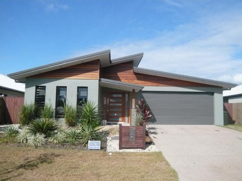 4 Quartzborough Prm, Trinity Park QLD 4879