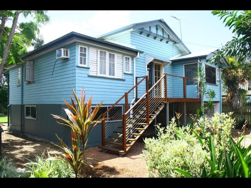 32 Tills Street, Westcourt QLD 4870