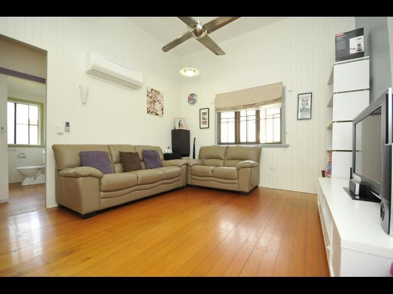 32 Tills Street, Westcourt QLD 4870