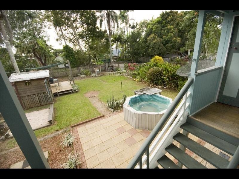 32 Tills Street, Westcourt QLD 4870