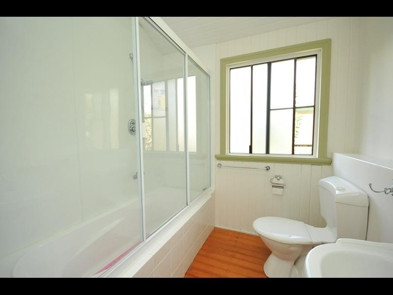 32 Tills Street, Westcourt QLD 4870
