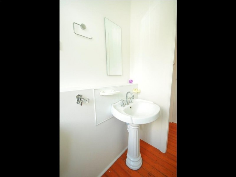 32 Tills Street, Westcourt QLD 4870