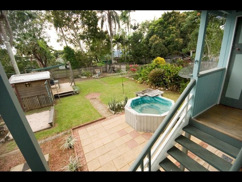 32 Tills Street, Westcourt QLD 4870