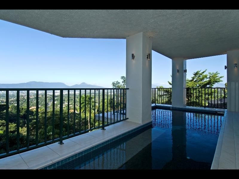 3 Richmond Court, Mooroobool QLD 4870