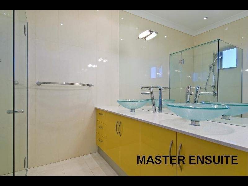 3 Richmond Court, Mooroobool QLD 4870