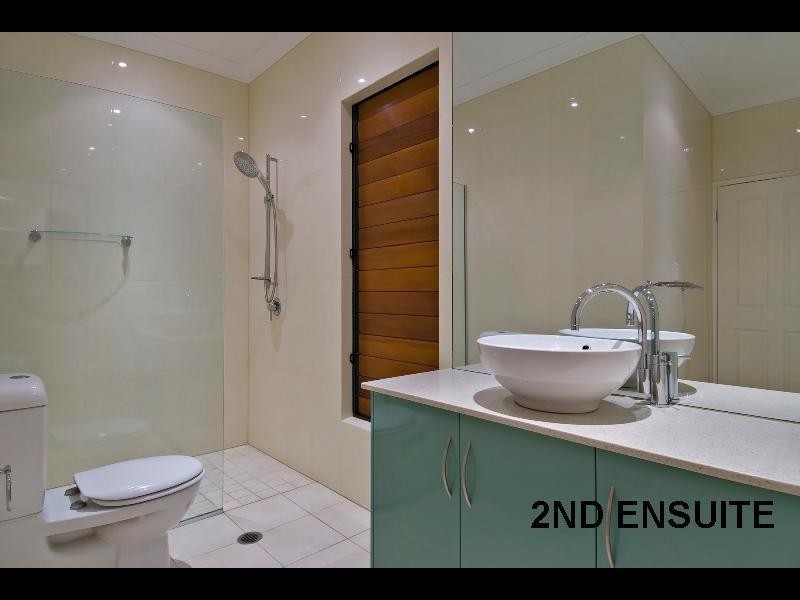 3 Richmond Court, Mooroobool QLD 4870