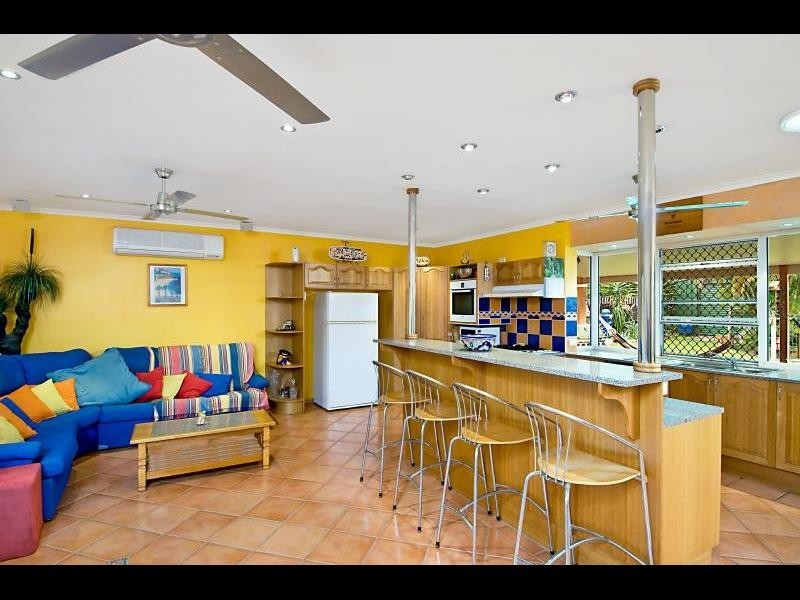 14 Leanne Close, Woree QLD 4868