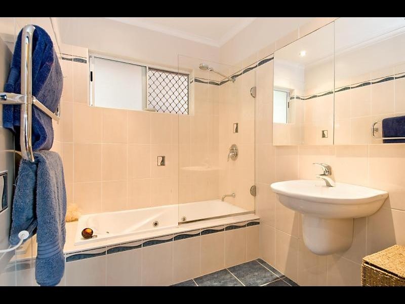 14 Leanne Close, Woree QLD 4868