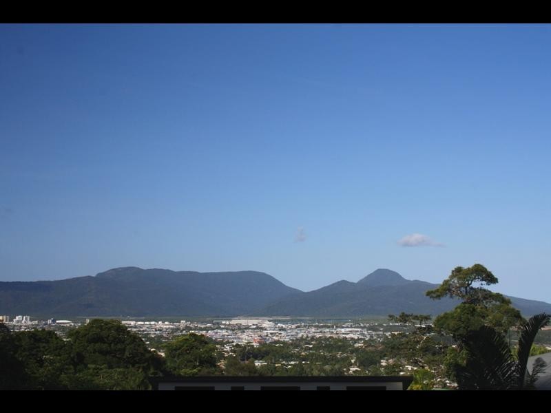 20 Oceanview Place, Mooroobool QLD 4870