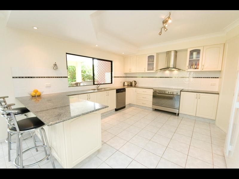 38 Bassett Street, Kanimbla QLD 4870
