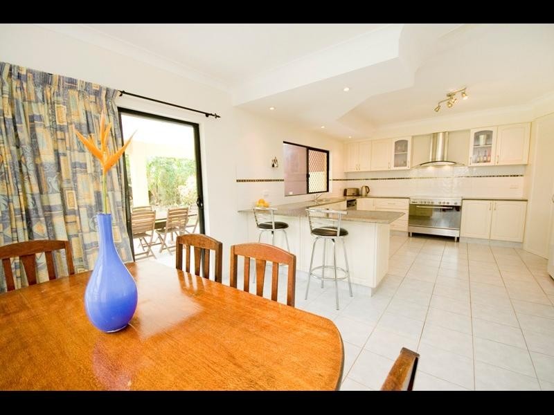 38 Bassett Street, Kanimbla QLD 4870