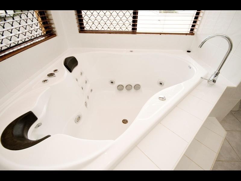 38 Bassett Street, Kanimbla QLD 4870