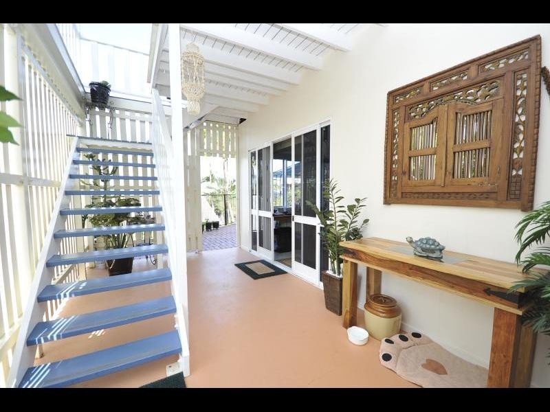 15 Minerva Avenue, Mooroobool QLD 4870