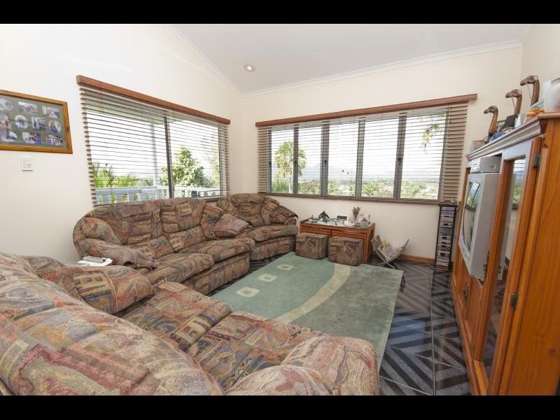 15 Minerva Avenue, Mooroobool QLD 4870