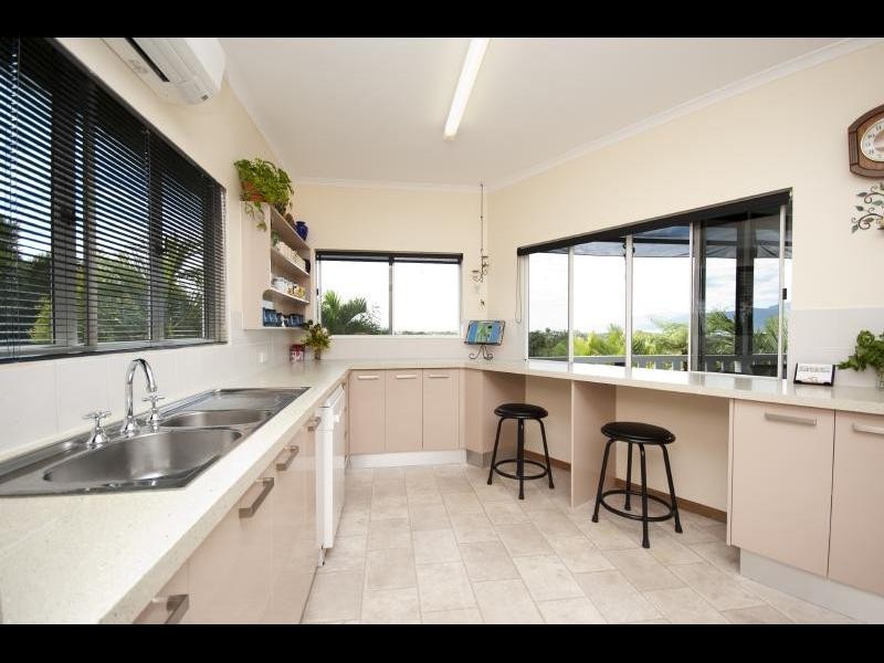 15 Minerva Avenue, Mooroobool QLD 4870