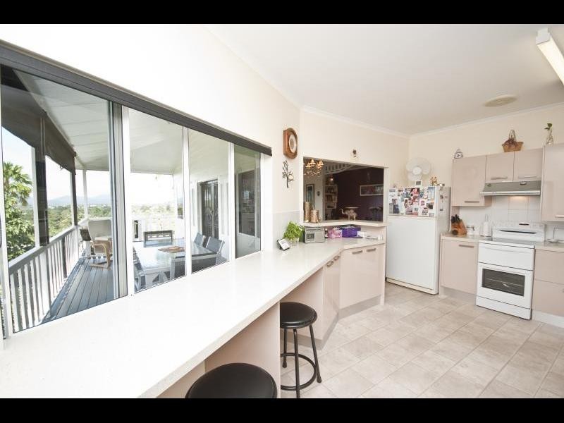 15 Minerva Avenue, Mooroobool QLD 4870