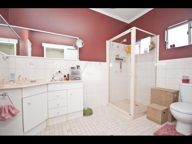 15 Minerva Avenue, Mooroobool QLD 4870