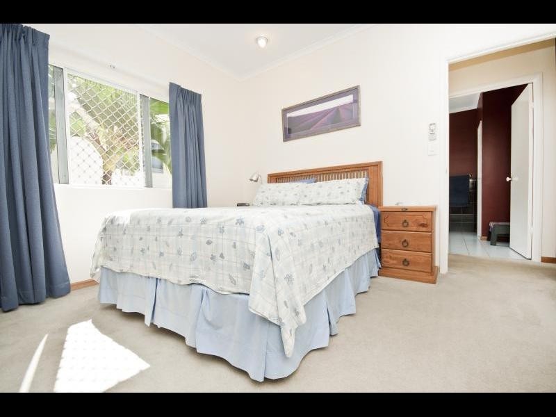 15 Minerva Avenue, Mooroobool QLD 4870