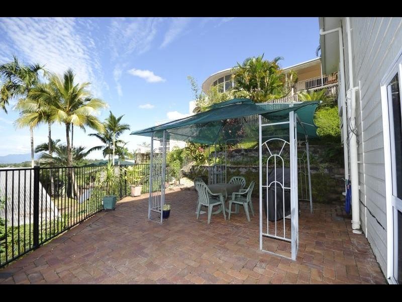 15 Minerva Avenue, Mooroobool QLD 4870