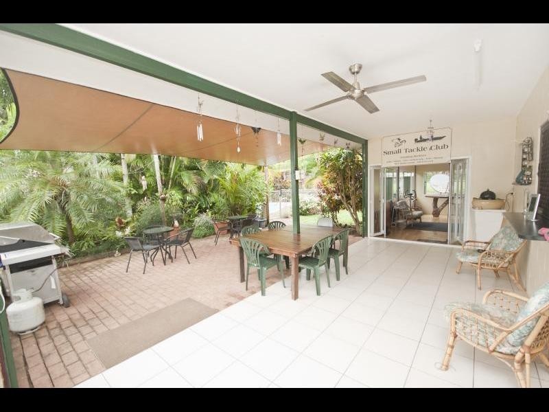 8 Harrison Close, Kanimbla QLD 4870