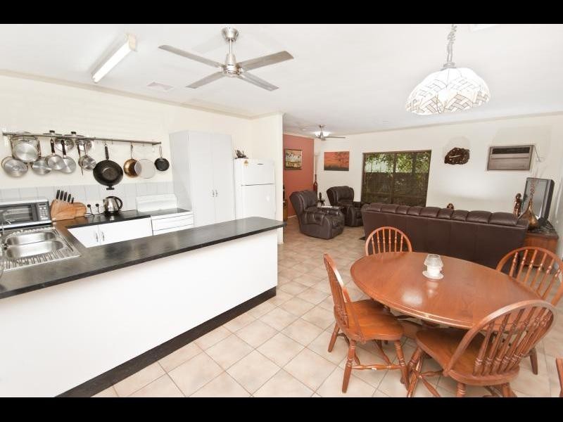 8 Harrison Close, Kanimbla QLD 4870