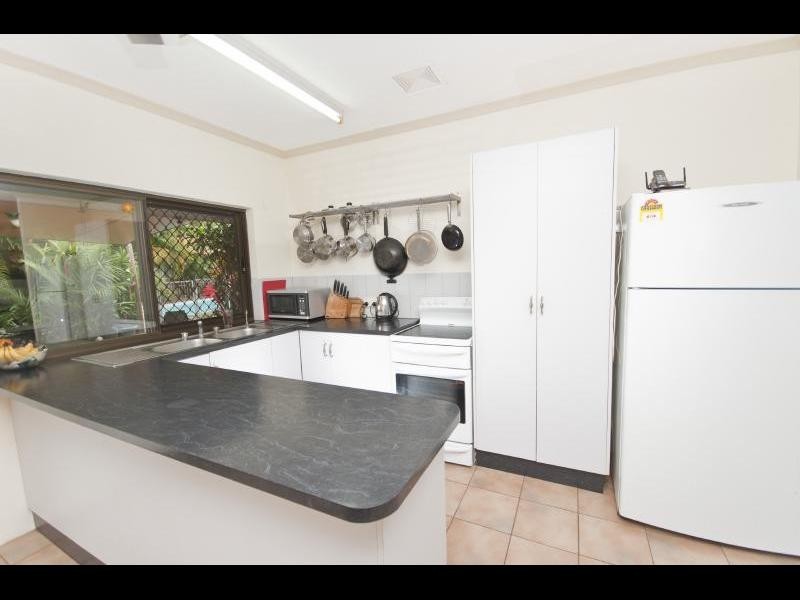 8 Harrison Close, Kanimbla QLD 4870