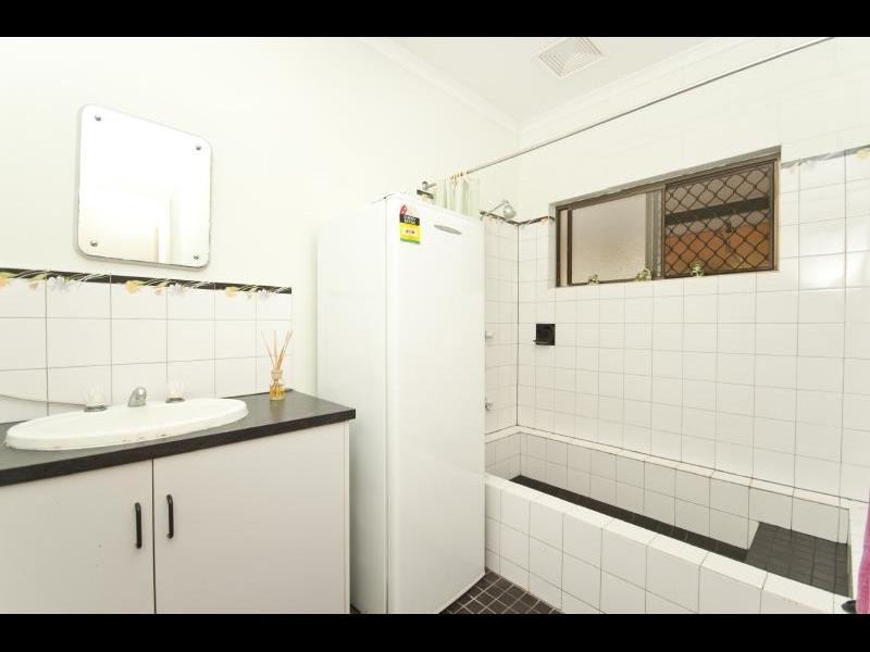 8 Harrison Close, Kanimbla QLD 4870