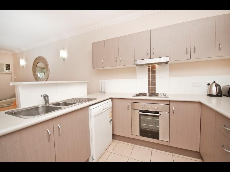 316/6-8 Centenary Close, Manoora QLD 4870