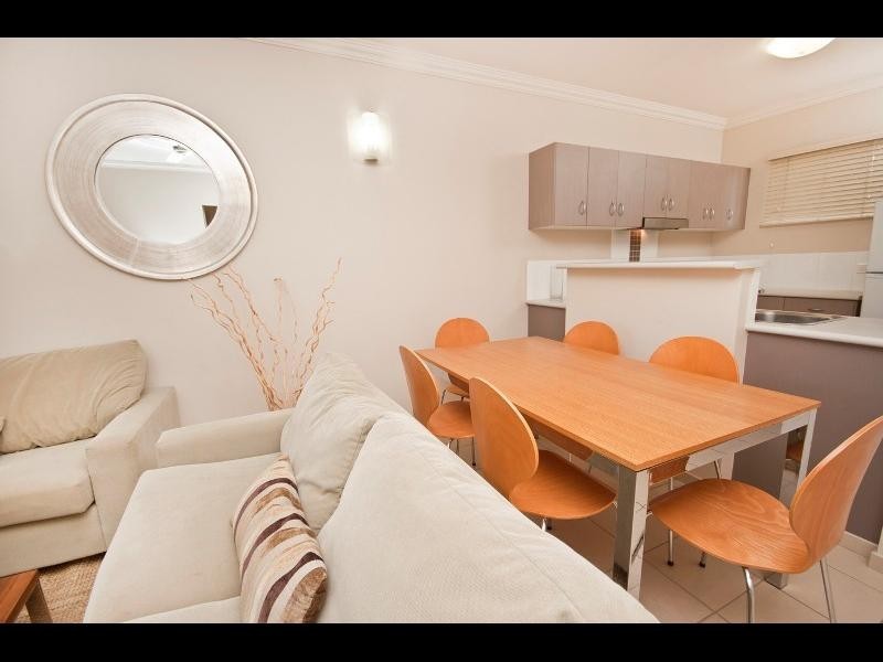 316/6-8 Centenary Close, Manoora QLD 4870