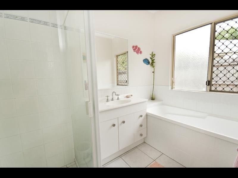 34 Dolphin Close, Kewarra Beach QLD 4879