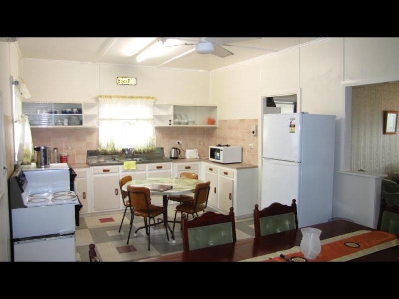 33 Jones Street, Westcourt QLD 4870
