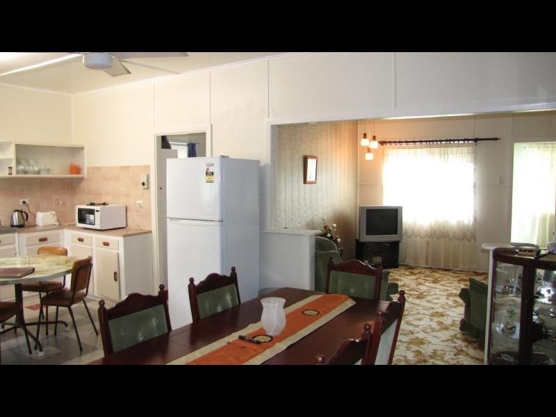 33 Jones Street, Westcourt QLD 4870