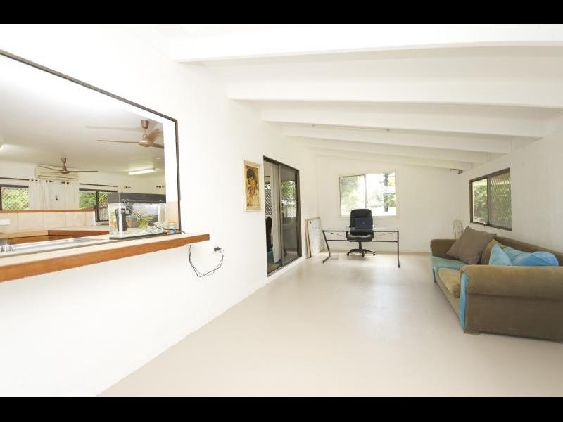 25 Serissa Street, Mooroobool QLD 4870