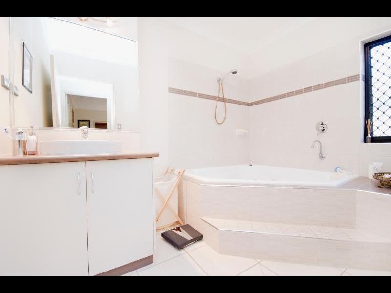 33 Goodsell Drive, Bentley Park QLD 4869