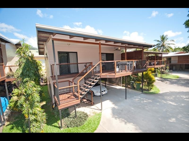 2/7 Tenni Street, Redlynch QLD 4870